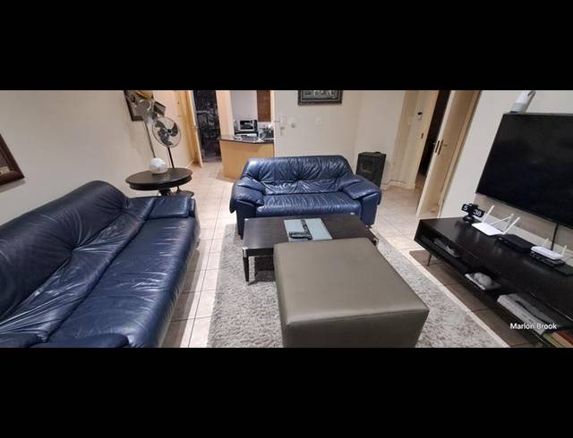 2 BEDROOM PROPERTY TO RENT IN MELROSE